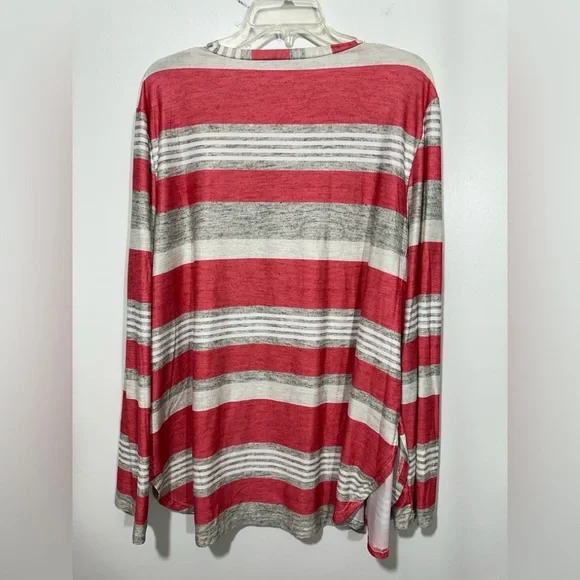 Woman’s long sleeve shirt - Picture 2 of 3